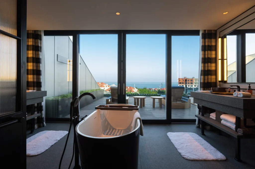 Flow and Co. Qingdao,Autograph Collection