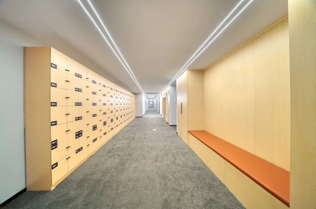 Lvxiaoer Youth Hotel (West Lake Hubin Ding’an Road Metro Station Branch)