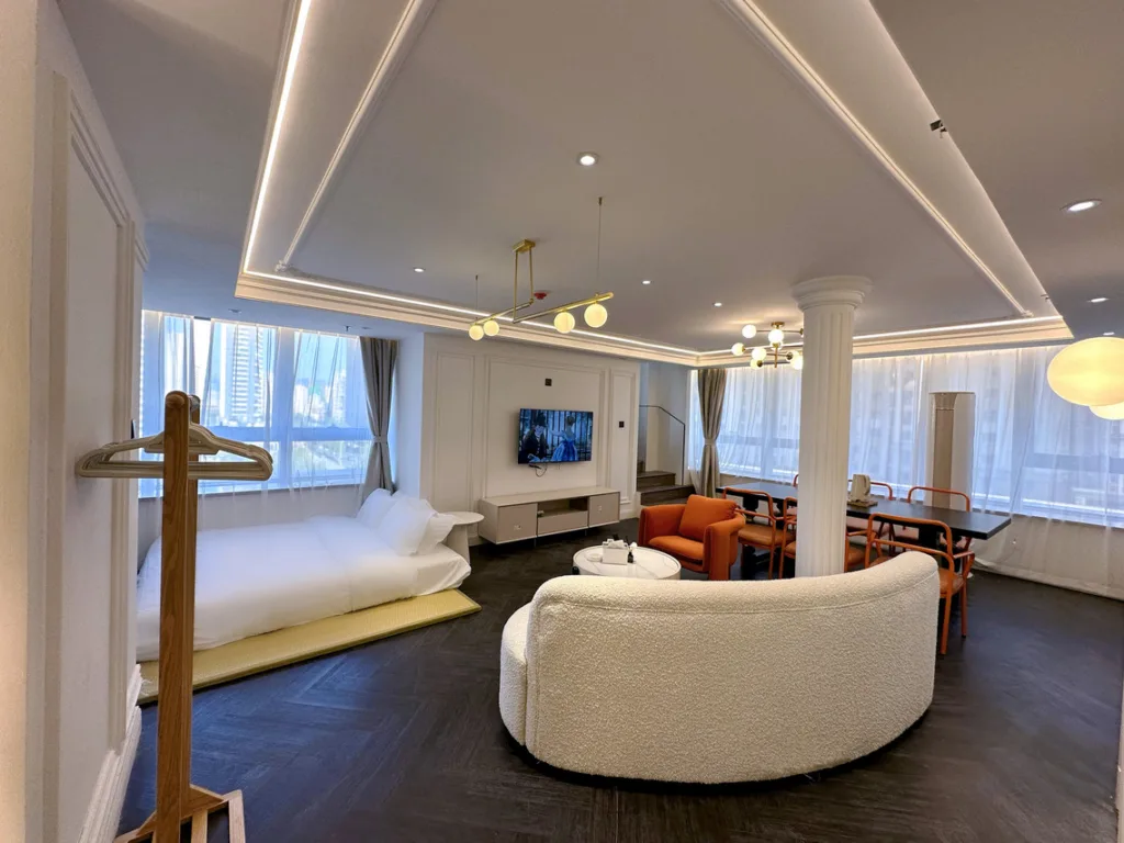 Bolan Vacation Homestay (Licang Wanda Plaza Licun Subway Station)