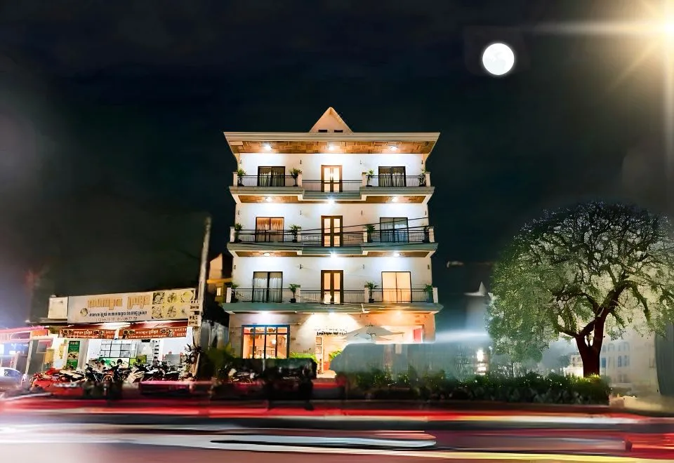 VPlus Hotel