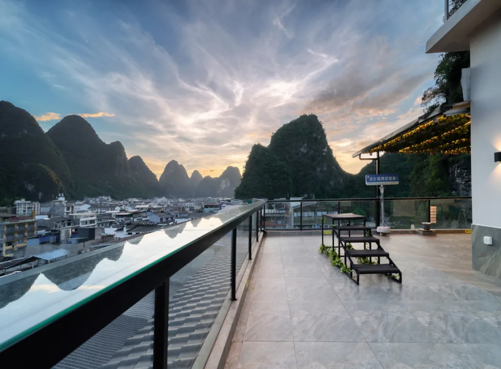 Yihan Mei’shu Resort（Guilin Yangshuo West street Li river Scenic Area Store）