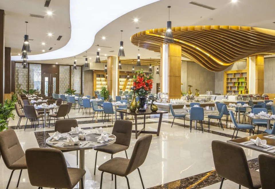 Muong Thanh Luxury Nhat Le Hotel