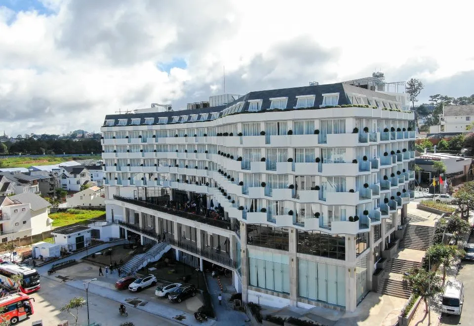 Nesta Valley Dalat Hotel — Formerly Golf Valley Hotel