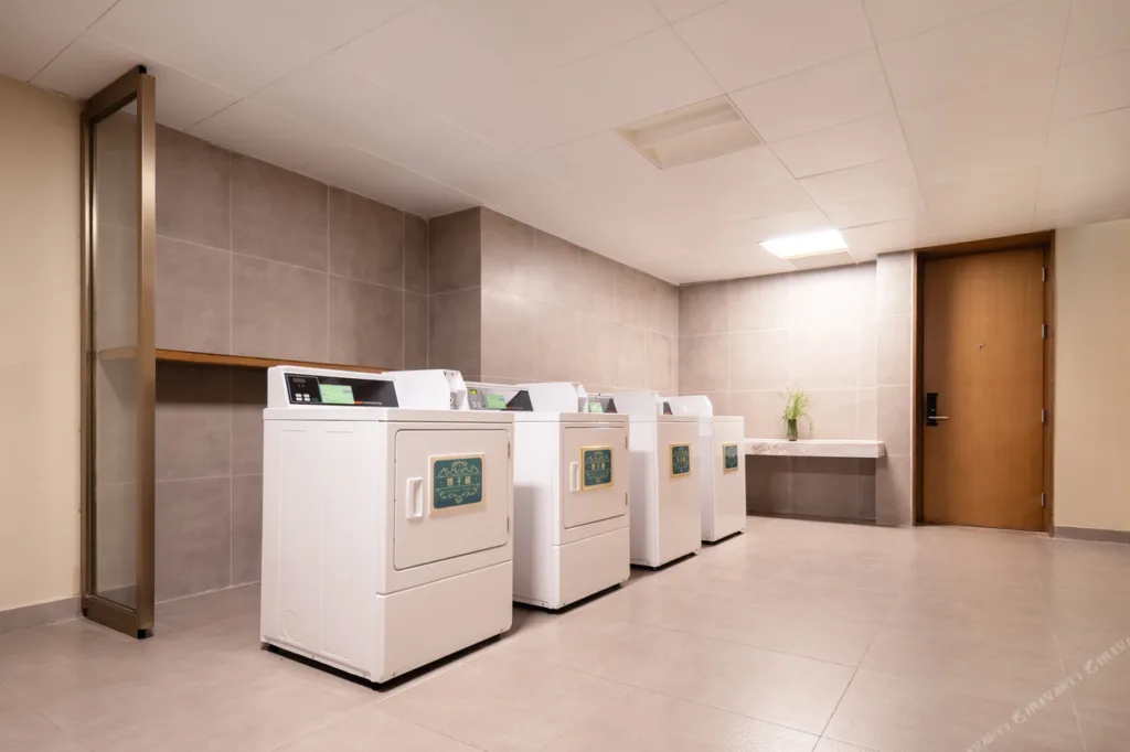 Vienna International Hotel (Baoting Center)