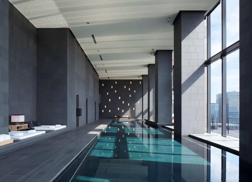 Aman Tokyo: небесное лобби на 33 этаже башни Otemachi