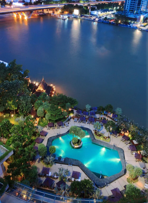 Shangri-La Bangkok: 802 номера у причала Сатхон, открытые в 1986 году