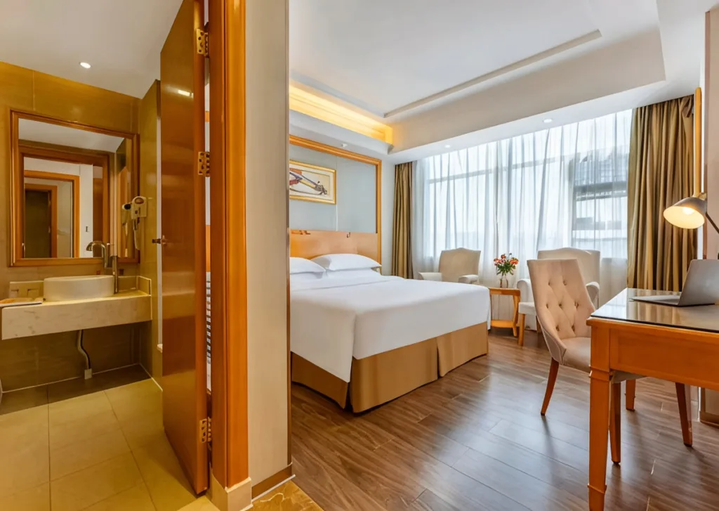 Vienna Hotel (Sanya Yalong Bay Qianguqing)