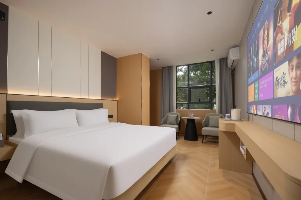 Baoting Cloud Smart Hotel (Qixian Cultural Square)