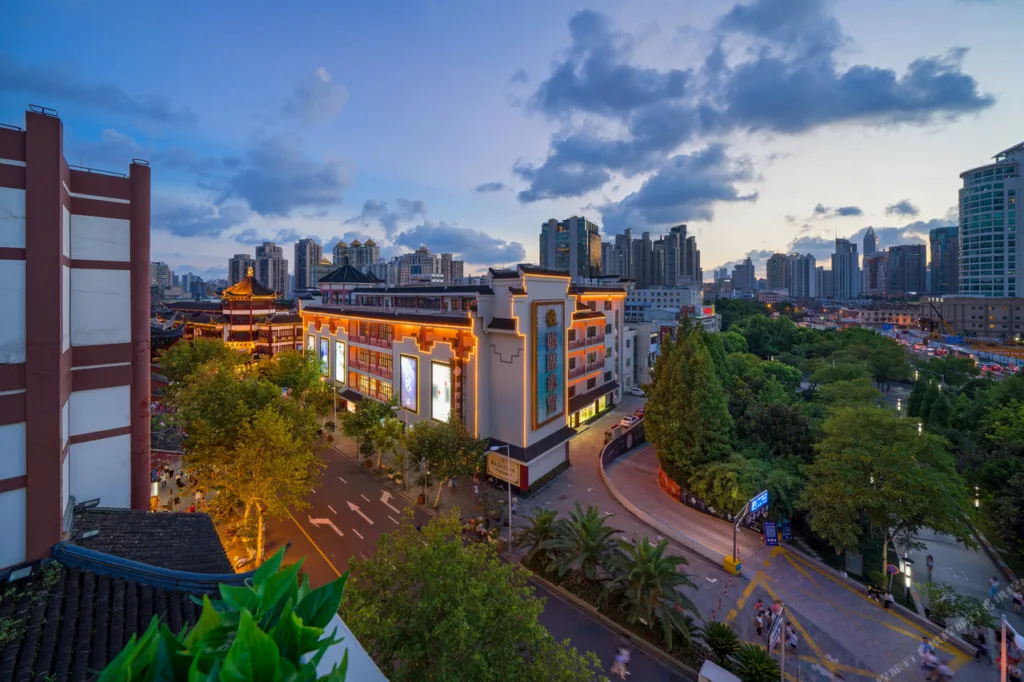 Sushi Light Luxury Hotel (Shanghai Bund Chenghuang Temple Branch)