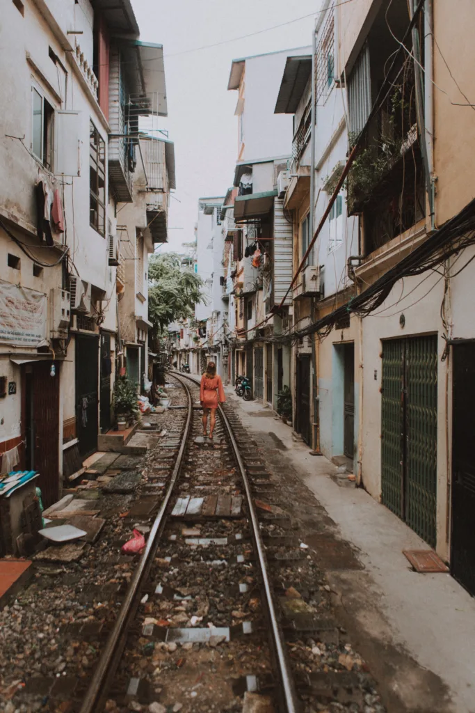 Train Street в Ханое: поезд в полуметре от вашего кофе