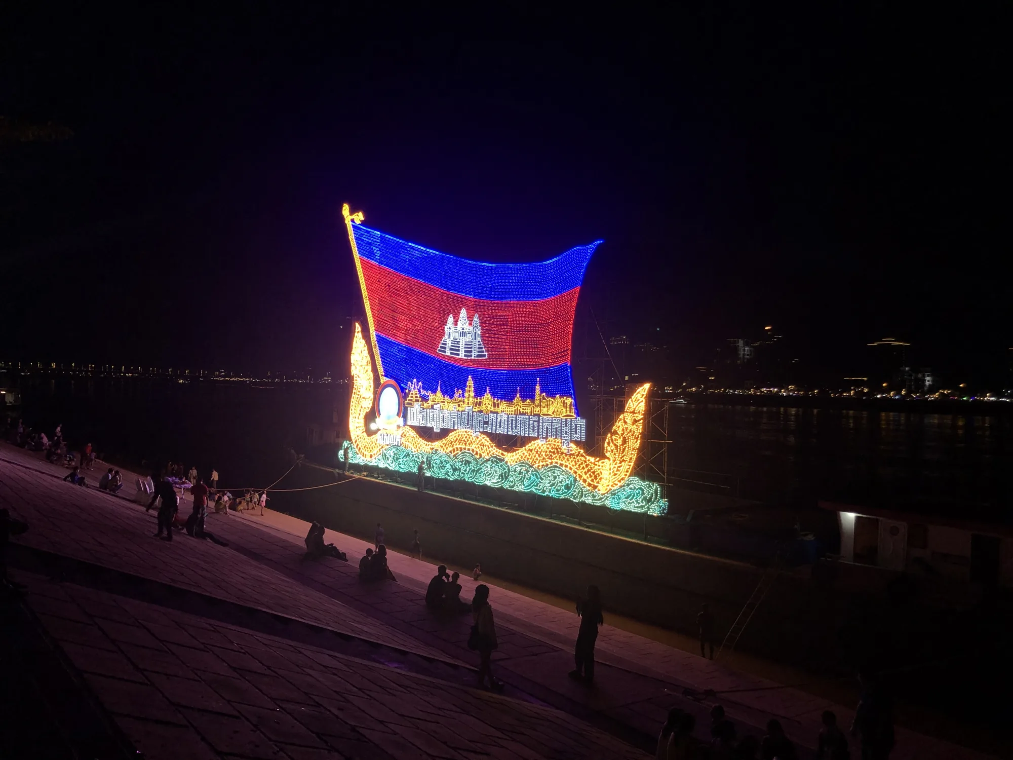 Набережная Пномпеня во время праздника воды