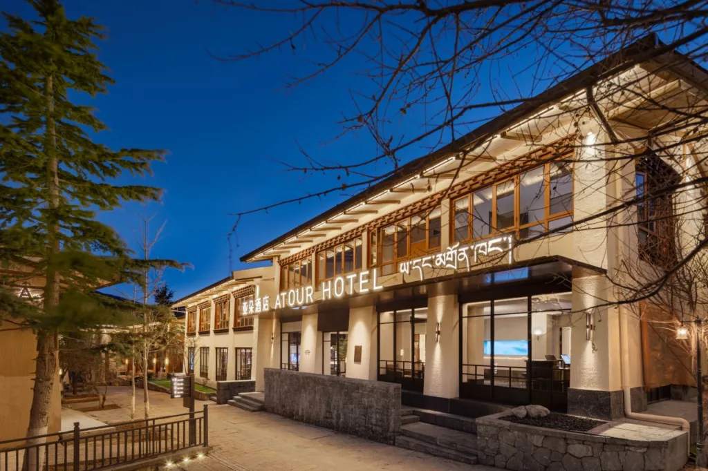 Shangri La Dukezong Ancient City Moonlight Square Atour Hotel