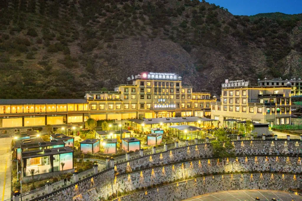 Daocheng Jifeng Hot Springs Resort Hotel