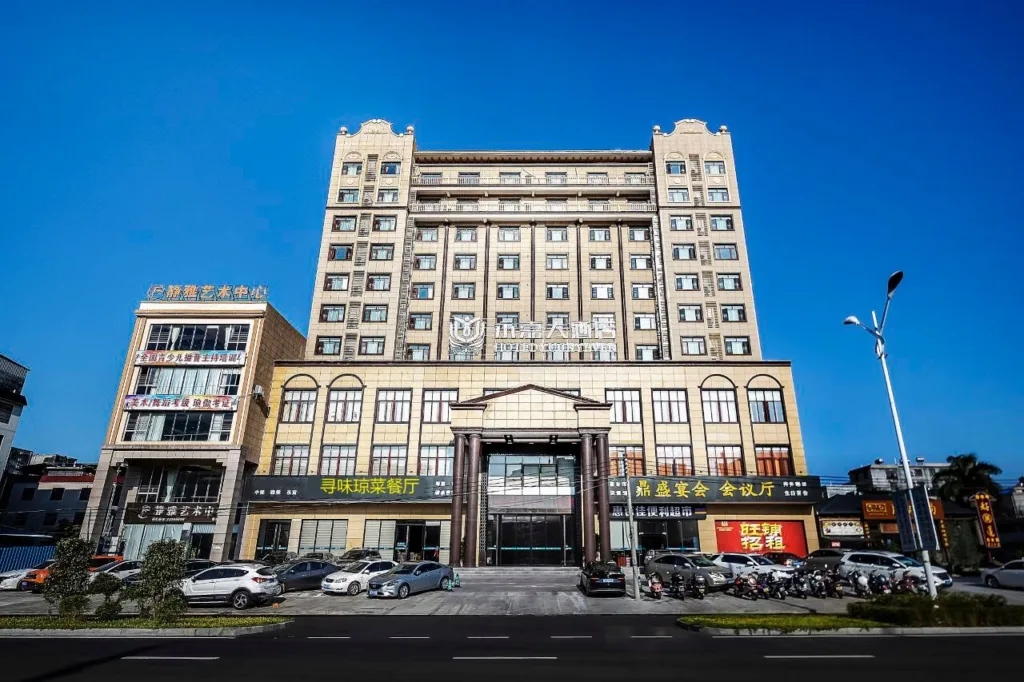 Luckyever Grand Hotel (Danzhou Summer Square)