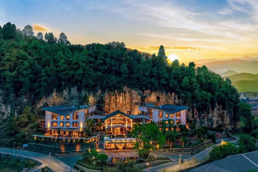 Zizai Cliff Hotel