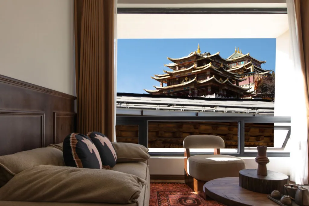 Yixin Moon Earthly HYGGE Space Art Hotel