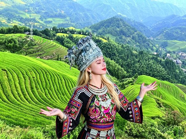 Лунцзи: Цзинькэн или Пинъань и деревня яо